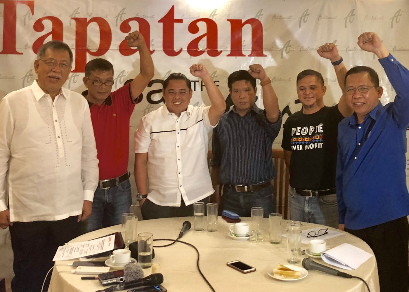 CLENCHED FISTS. Labor leaders (from left)  Sammy Malunes of the Kilusang Mayo Uno, Alan Tanjusay of the Trade Union Congress of the Philippines, Dyul Cainglet of the Federation of Free Workers, and Sonny Matula of the Federation of Free Workers discuss their groups’ Labor Day plans with Tapatan sa Aristocrat moderator Melo Acuña (extreme left) on Monday, April 30. Photo by Eloisa Lopez/Rappler