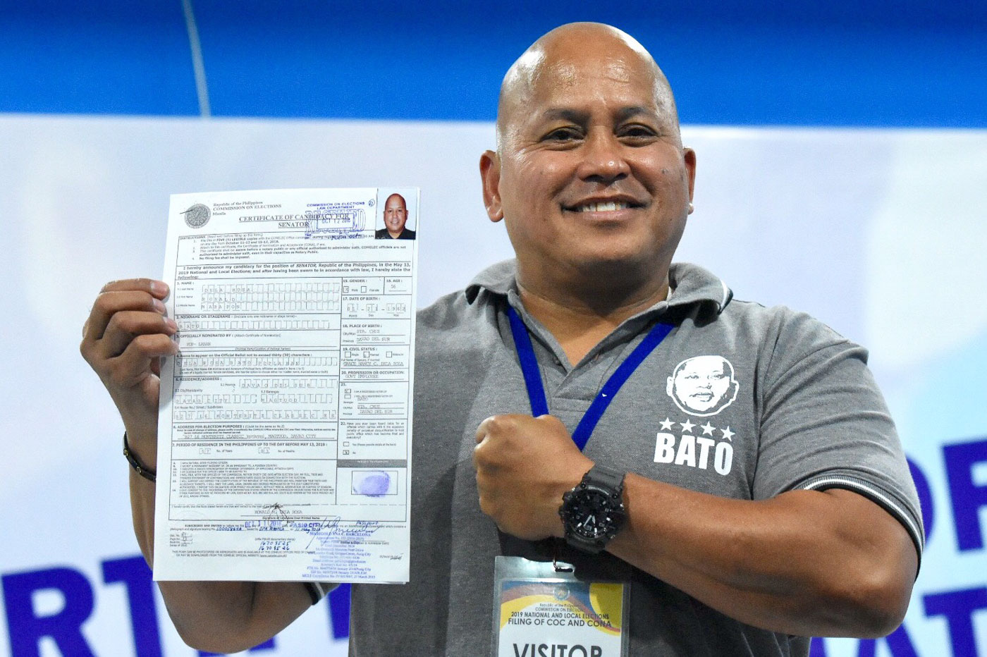 BuCor director Ronald dela Rosa files his Certificate of Candidacy for Senator on October 12, 2018 at the Comelec office in Manila. Photo by Angie de Silva/Rappler 