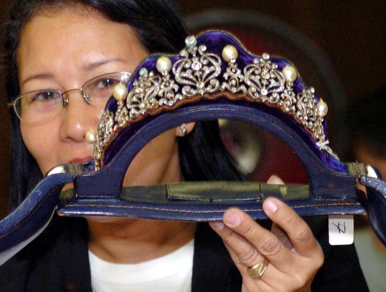 ILL-GOTTEN. This file photo taken on September 15, 2005 shows a tiara inlaid with diamonds and South Sea pearls from a jewelry collection seized by the government from former First Lady Imelda Marcos in the late 1980s. File photo by Joel Nito/AFP 