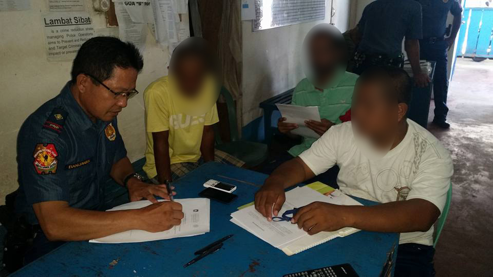 SURRENDER. Drug suspects from Catarman, Northern Samar, are escorted by their village chief to the Catarman Police Station to be registered for rehabilitation. Photo by Jazmin Bonifacio/Rappler 