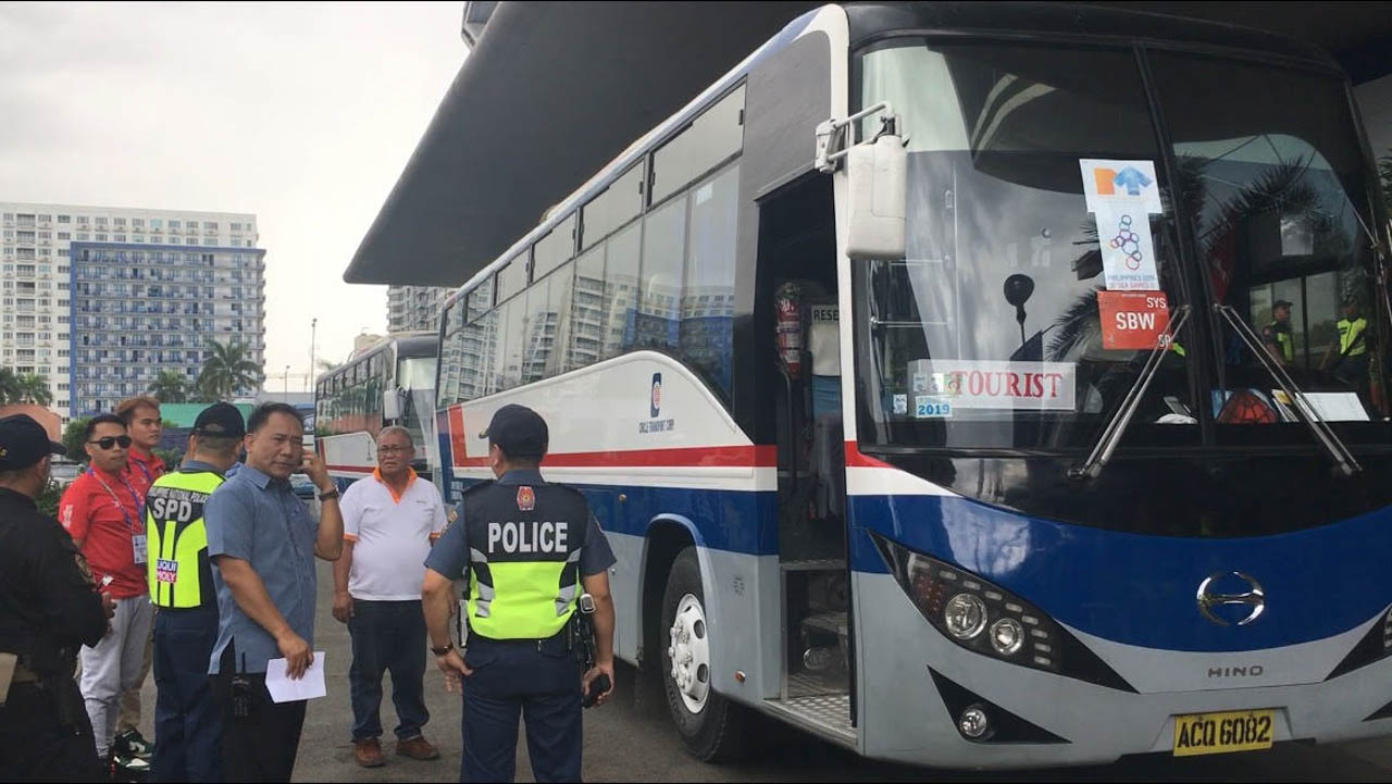 NO FREE RIDES. Spectators will no longer be offered free point-to-point buses to go to the Philippine Arena. Photo by Loreben Tuquero/Rappler 