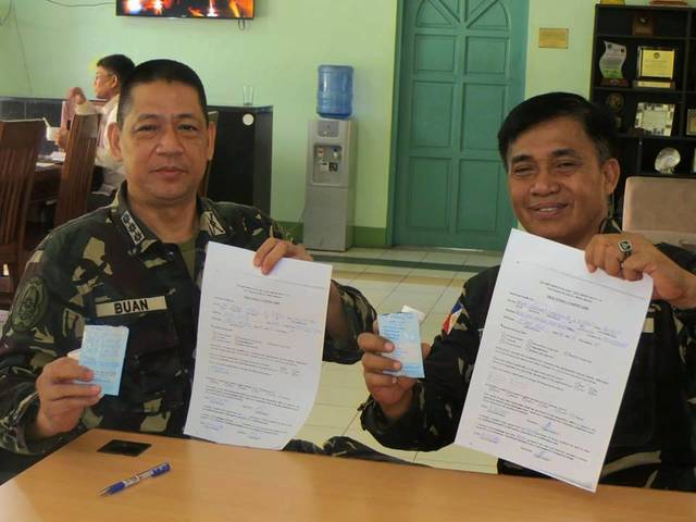 DRUG TESTING. AFP Reserve Command Chief BGen Leonicio A. Cirunay Jr and Colonel Noel S. Buan during a July 23 drug testing at Headquarters AFP Reserve Command. Photo courtesy of the AFP.  