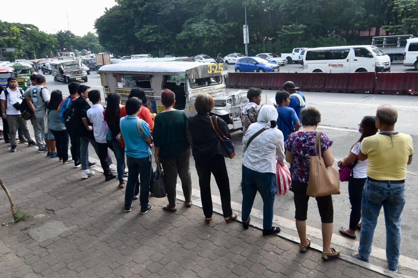 RISE. Commuters and jeepneys in Quezon City on July 5, 2018 after the implementation of the P1 fare increase. File photo by Angie de Silva/Rappler  