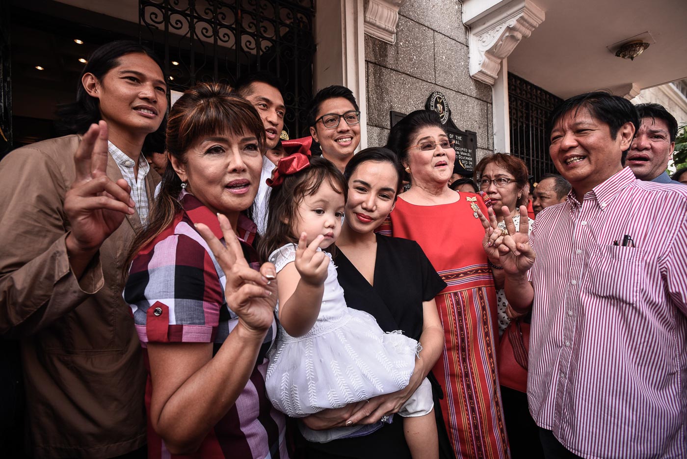 FORMER FIRST FAMILY. The Marcoses pose for a family picture outside the Comelec office in Manila on October 16, 2018 before Imee Marcos files her certificate of candidacy. Photo by Jire Carreon/Rappler 
