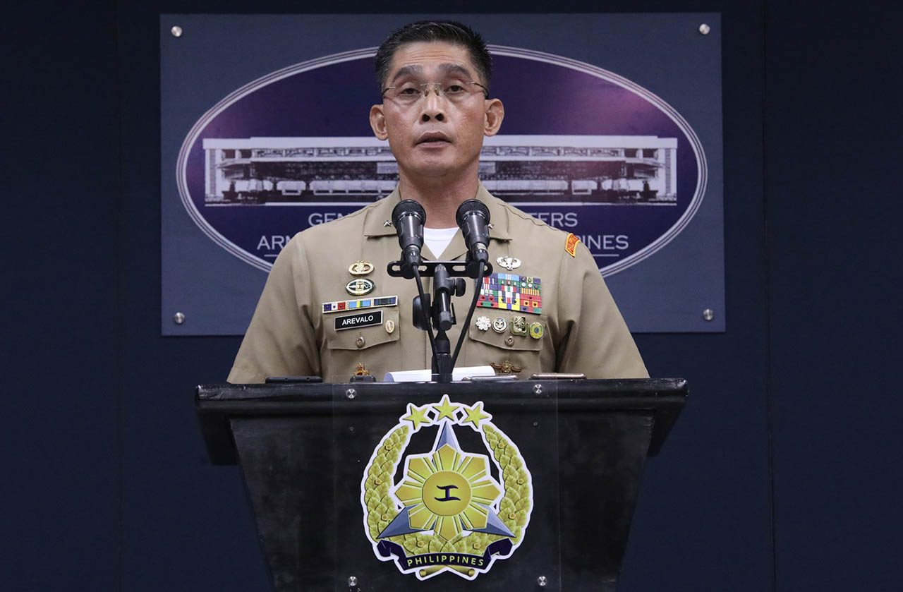 WHAT CRACKDOWN? Military Spokesperson Brigadier General Edgard Arevalo invites supporters of progressive groups to discuss what he says are the threats they pose to democracy. File photo by Darren Langit/Rappler  