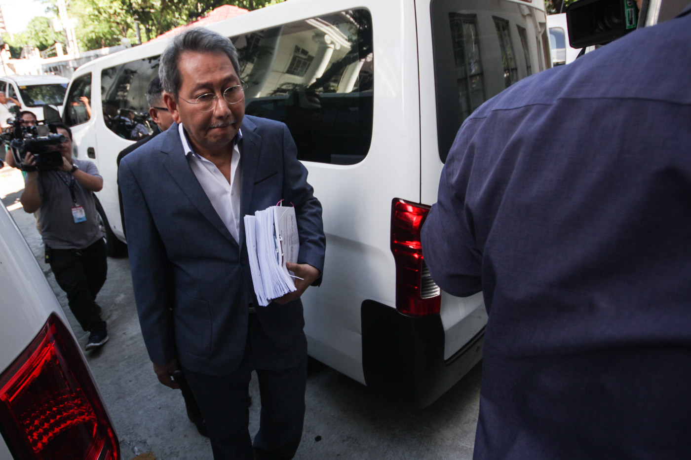 SEC VS KAPA. Lawyer Jose Aquino of the Securities and Exchange Commission arrives at the Department of Justice in Manila on June 18, 2019, to file complaints against Kapa Community Ministry International. Photo by Lito Borras/Rappler  