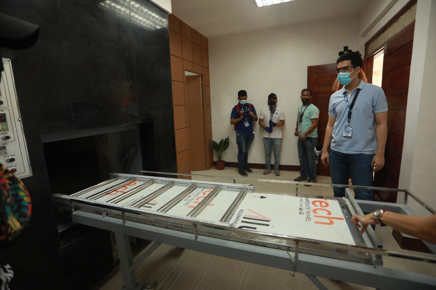 FOR THE DEAD. The Pasig City government built a crematorium inside the Pasig cemetery for the cremation of COVID-19 patients who succumbed to the disease. Mayor Vico Sotto inspected the facility with a team from the Department of Health. Photo from Pasig Public Info Office 