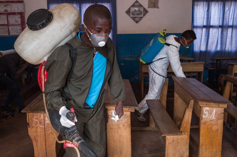 OUTBREAK. Officers from Madagascar's Ministry of Health spread pesticide against carriers of plague such as fleas in a primary school at Andraisoro, a district of Antananarivo, on October 2, 2017. Photo by Rijasolo/AFP 