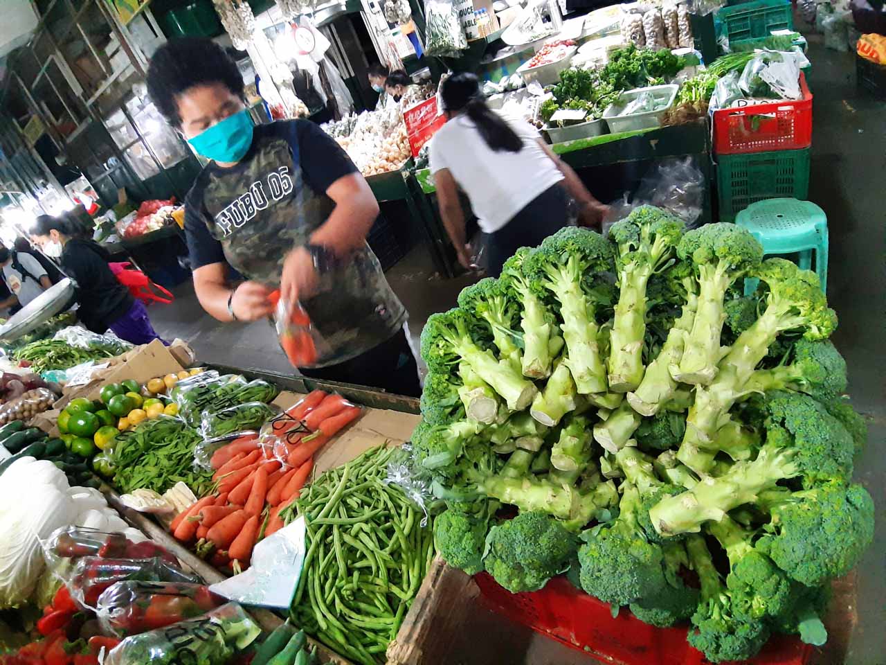 MARKET DAY. A market vendor in Baguio City sells his products during the COVID-19 crisis on May 19, 2020. Photos by Mau Victa/Rappler 
