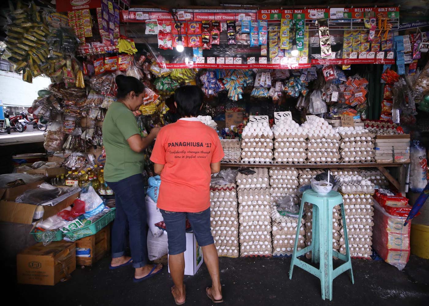 INFLATION. Small businesses complain of high prices of goods. Photo by Darren Langit/Rappler 