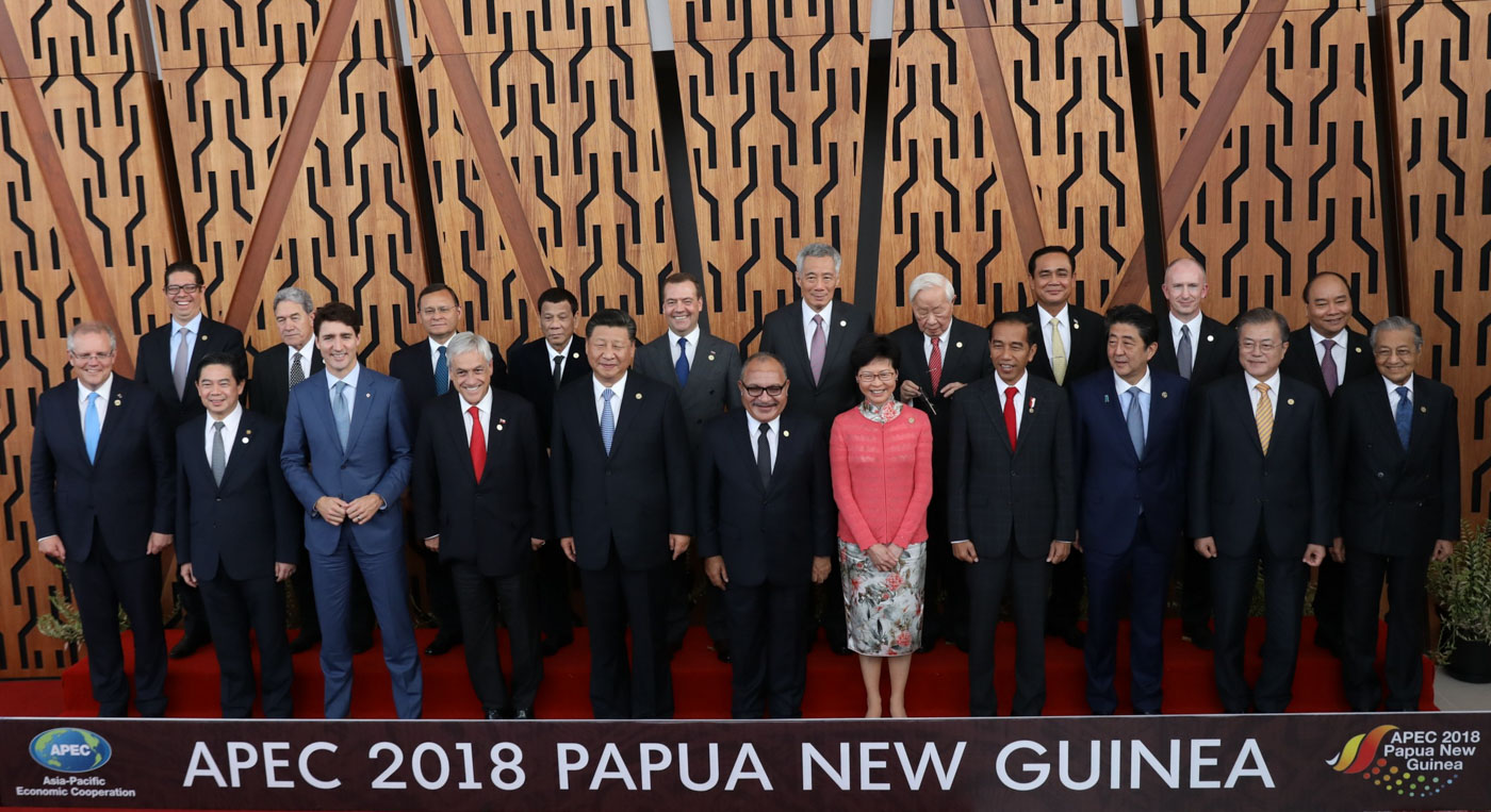 WORLD LEADERS. Leaders pose for a photo with other leaders from Asia-Pacific Economic Cooperation (APEC) member countries prior to the start of the APEC Business Advisory Council Dialogue with APEC leaders at the APEC Haus in Port Moresby, Papua New Guinea on November 17, 2018. Malacañang Photo 