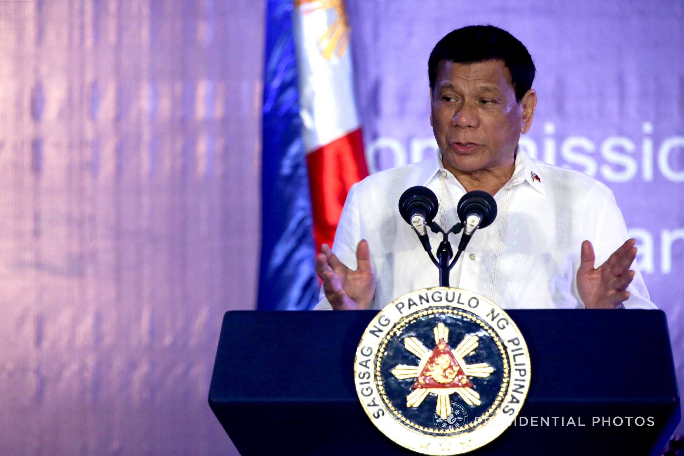 NO TRIPS. President Rodrigo Duterte tells officials under the executive branch that they should not go on official overseas trips starting January 1, 2018. Malacañang photo 