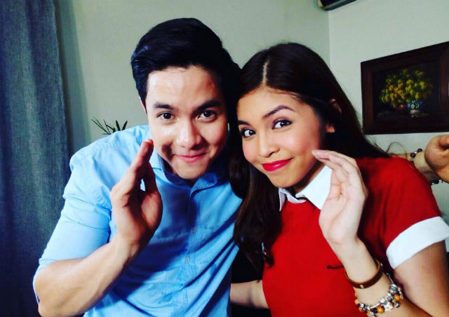 ALDUB. Alden and Yaya Dub take their first picture together. Screengrab from Instagram/aldenrichards02 