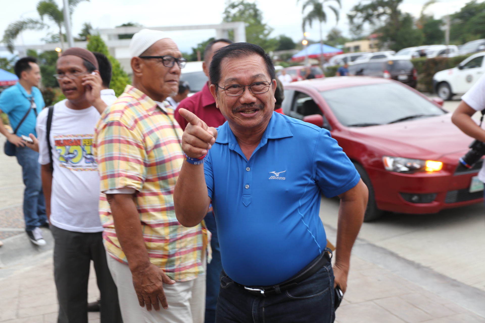 FOR AGRICULTURE? Former North Cotabato (now Cotabato) governor Manny Piñol arrives at the Matina Enclaves in Davao City to meet with president-elect Rodrigo Duterte on May 16. Photo by Manman Dejeto/Rappler  