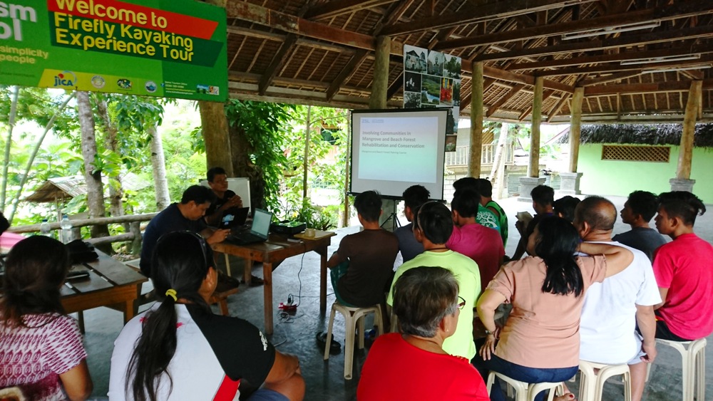 MANGROVE TRAINING. Conservation organizations like the Zoological Society of London shared more knowledge on mangroves to the Abatan local community. Photo courtesy of KayakAsia Philippines 