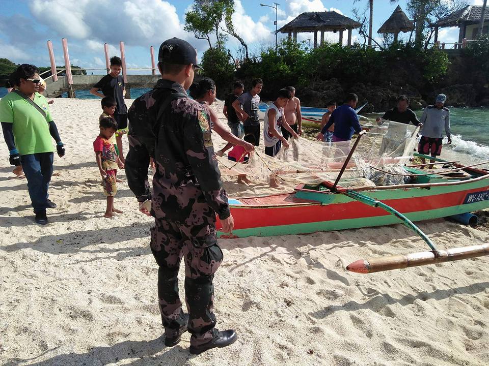 POLICE PRESENCE. The Metro Boracay Police Task Force says they are prepared to handle incidences of looting. Rappler file photo 