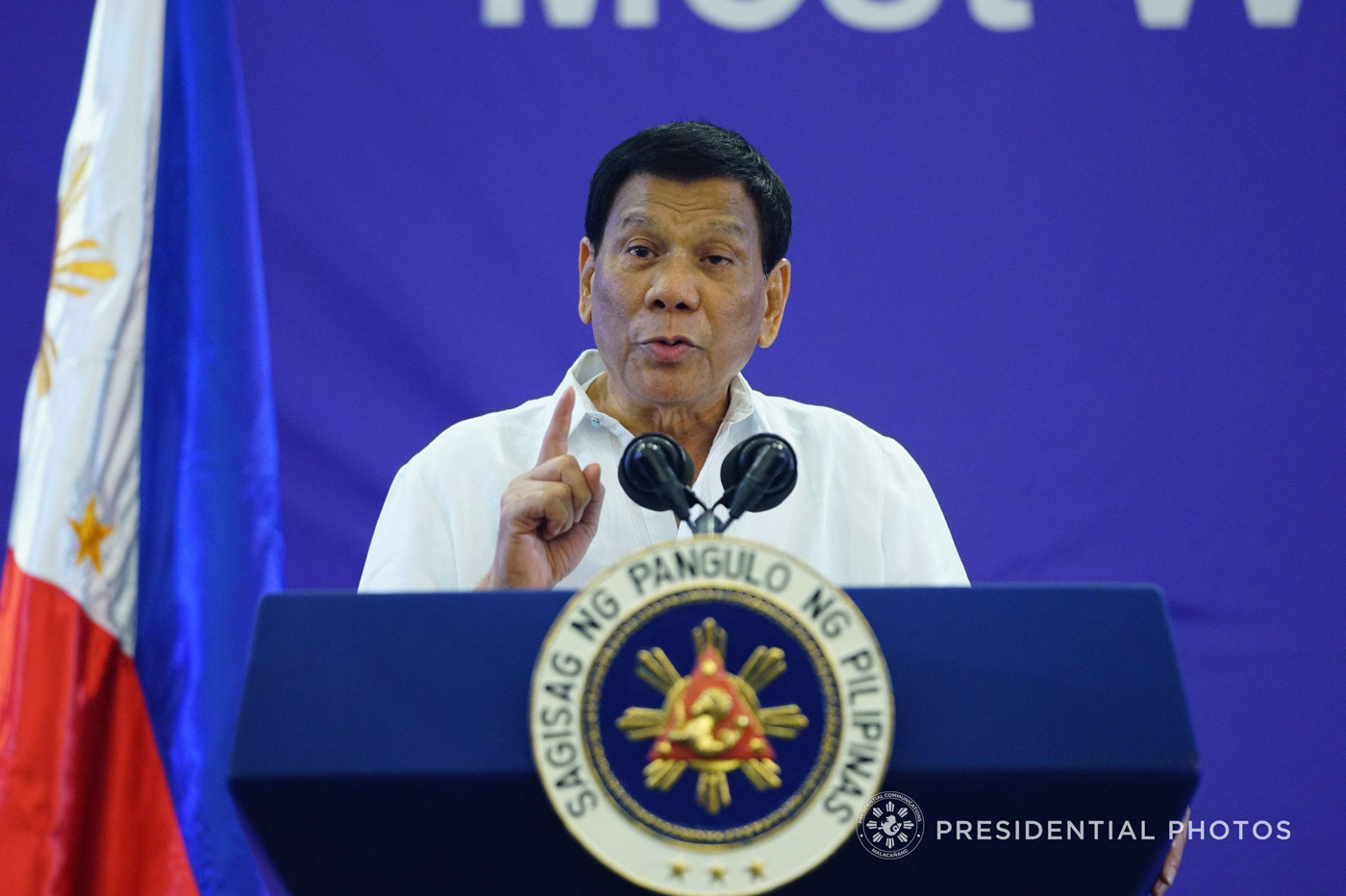 'COME HOME.' In his arrival speech on Sunday, April 29, President Rodrigo Duterte calls on Filipino household service workers to 'come home.' He says government will 'do its best to help you return and resettle.' Malacañang file photo  