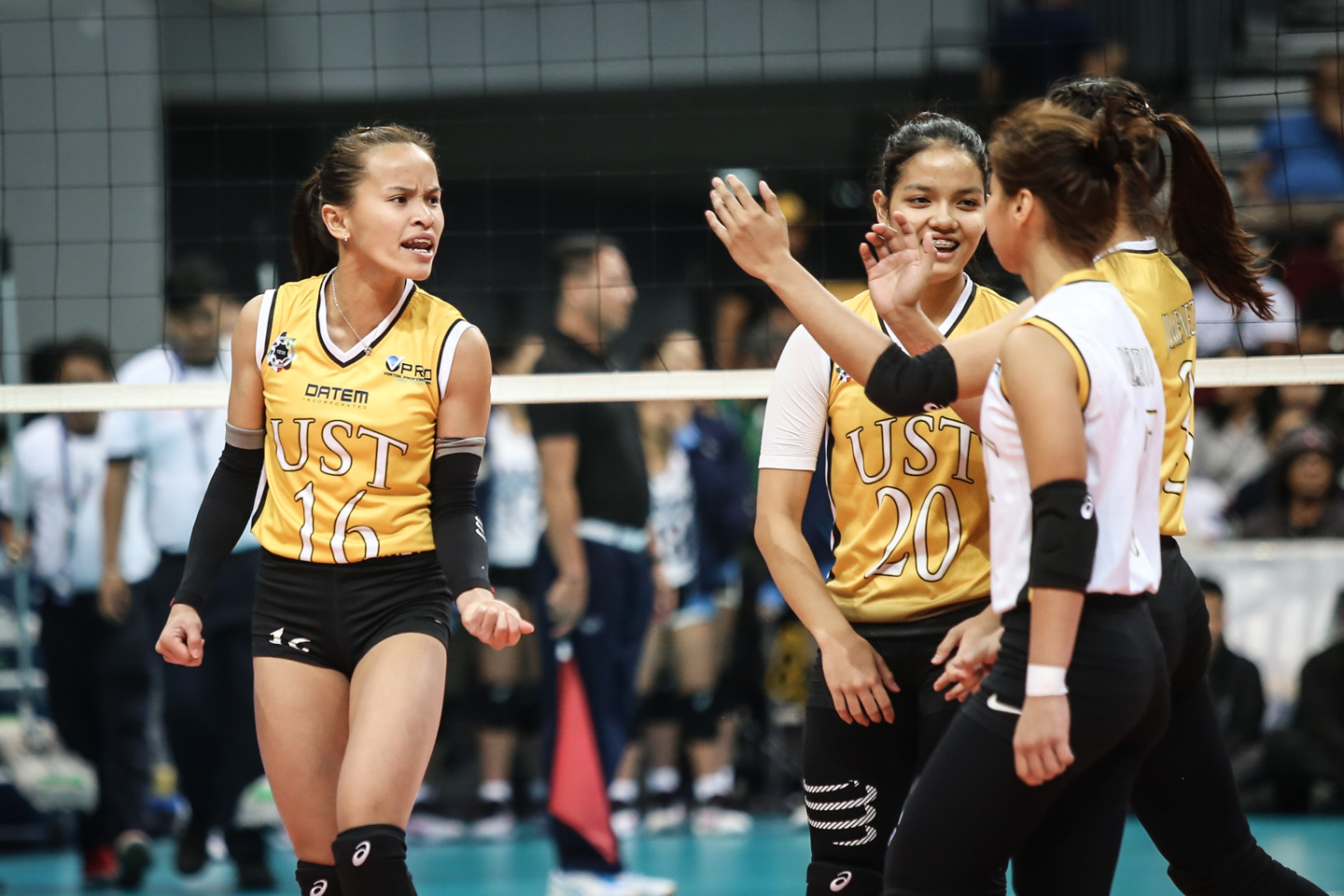 FIRST-GAME SCARE. Sisi Rondina takes charge as the UST Tigresses survive the gritty Lady Falcons. Photo by Josh Albelda/Rappler    