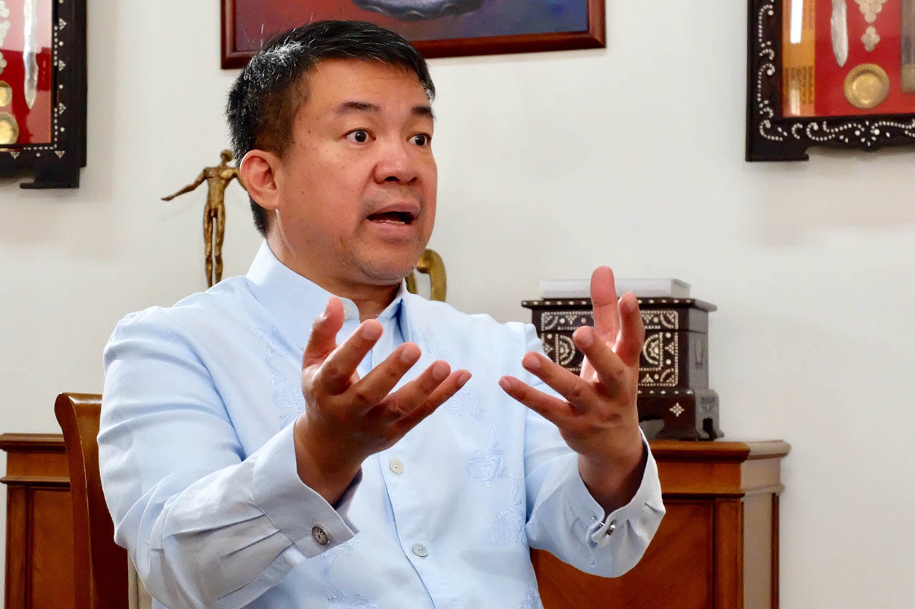 NOTHING TO FEAR. Senatorial candidate Koko Pimentel says it all boils down to the legality of the government's agreement with China on joint exploration. Rappler photo 