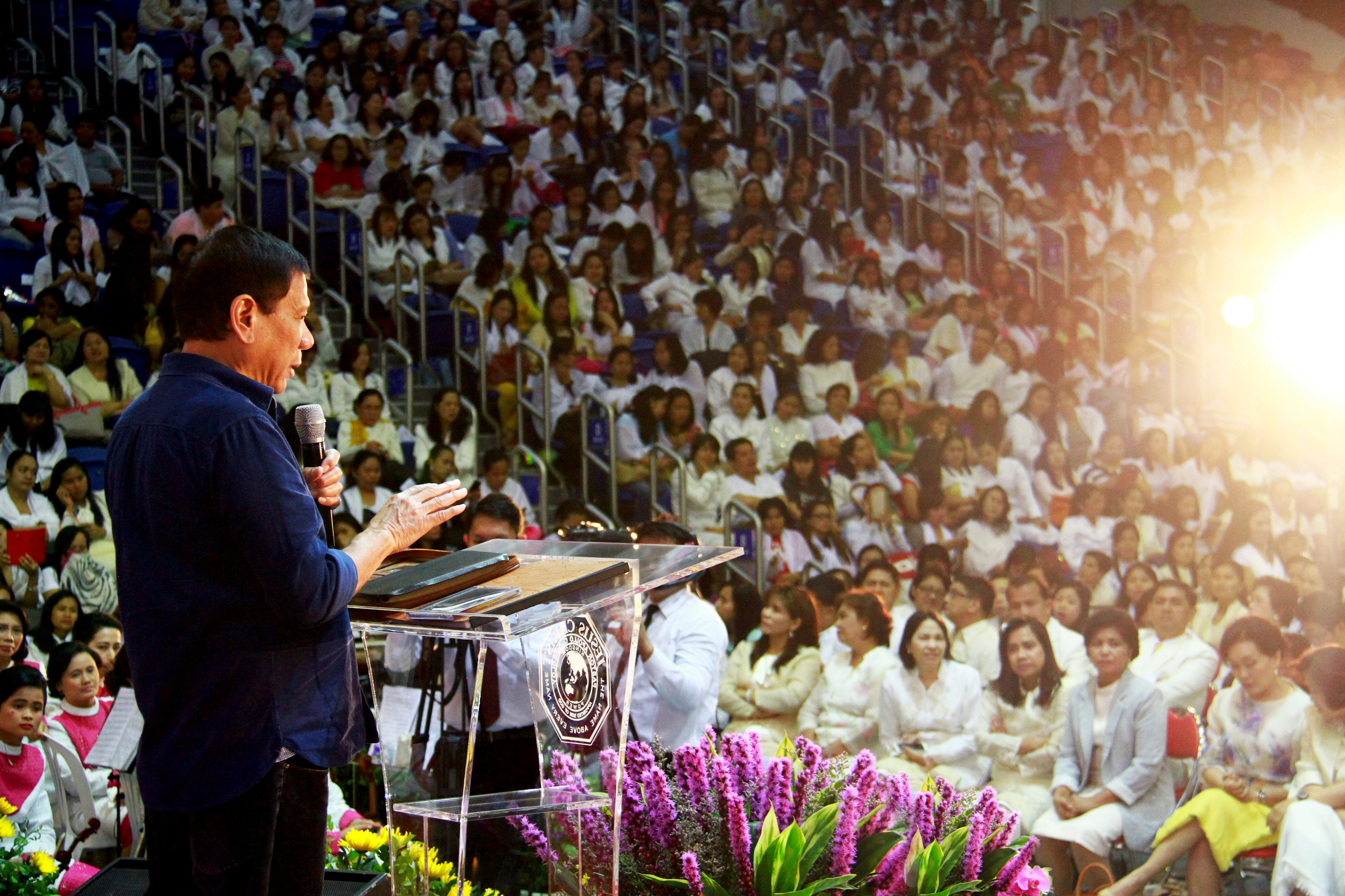DUTERTE IN HONG KONG. Davao City Mayor Rodrigo Duterte, who reportedly eyes the presidency, tells overseas Filipino workers that his anti-drugs campaign is meant to protect the children of OFWs. Photo release by Kingdom of Jesus Christ movement 