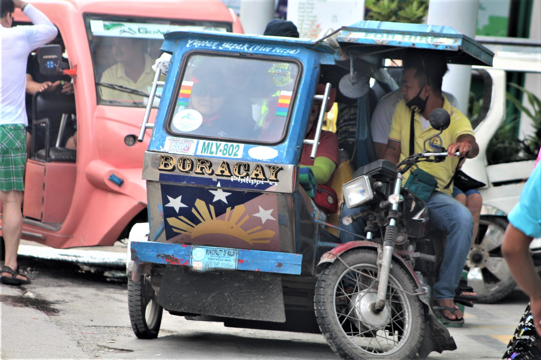 PHASEOUT. The Land Transportation Office in Western Visayas says registered tricycles on the island will be phased out by August 2018. Photo Boy Ryan Zabal/Rappler  