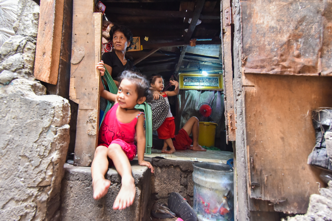  SUR LA BONNE VOIE. Le secrétaire à la planification socio-économique, Ernesto Pernia, affirme que l'administration Duterte peut atteindre les objectifs de réduction de la pauvreté. Photo de LeAnne Jazul / Rappler 