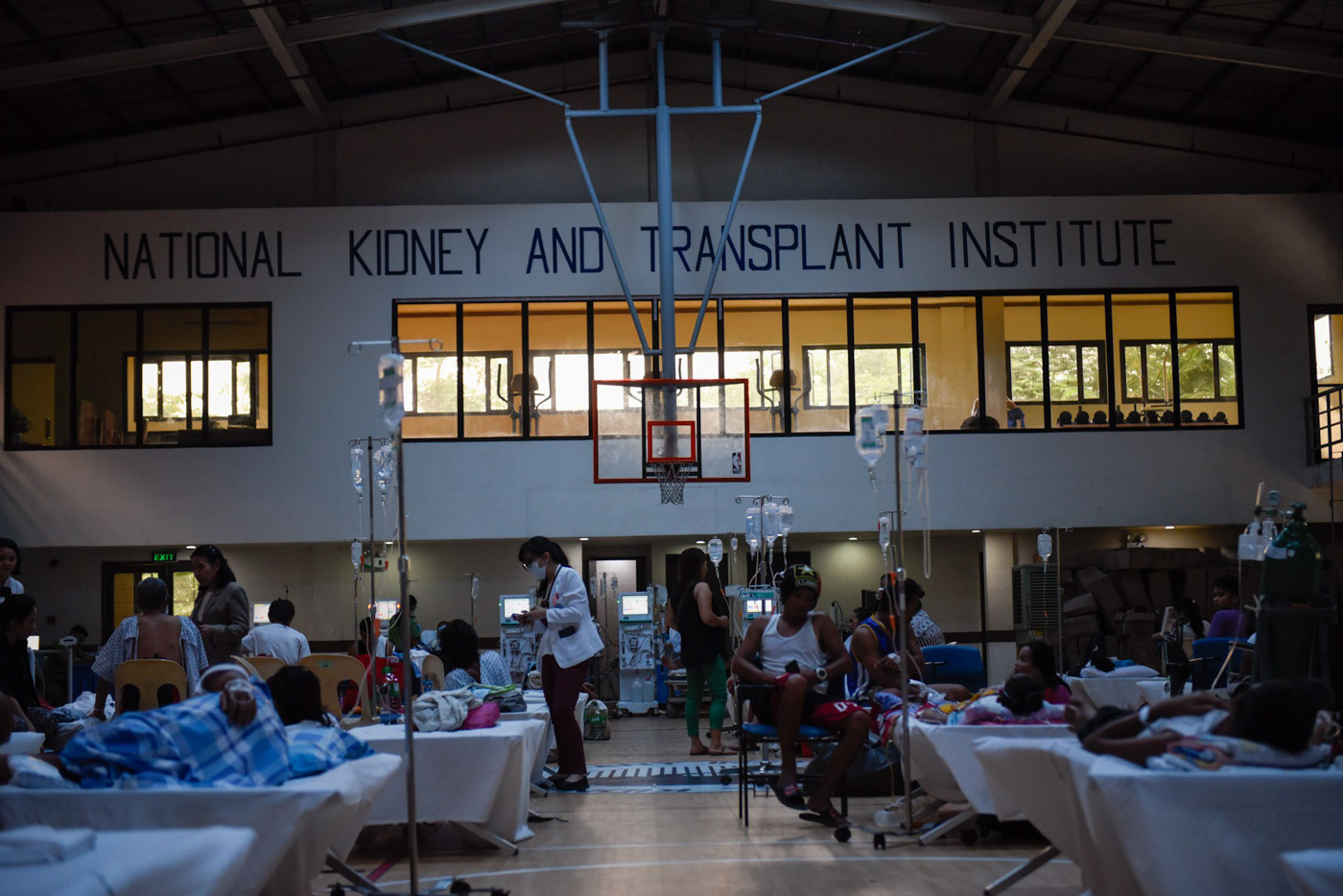 LEPTO WARD. The basketball gym of the NKTI is now the hospital's leptospirosis ward. Photo by Maria Tan/Rappler 