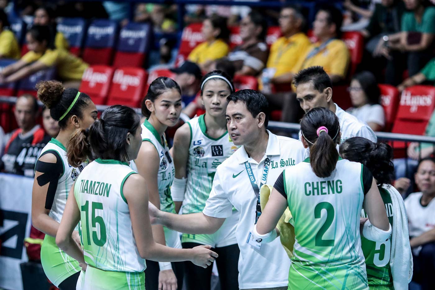 MAESTRO. Head Coach Ramil de Jesus has brought the Lady Spikers to their 10th straight post-season appearance. Photo by Michael Gatpandan/Rappler 
