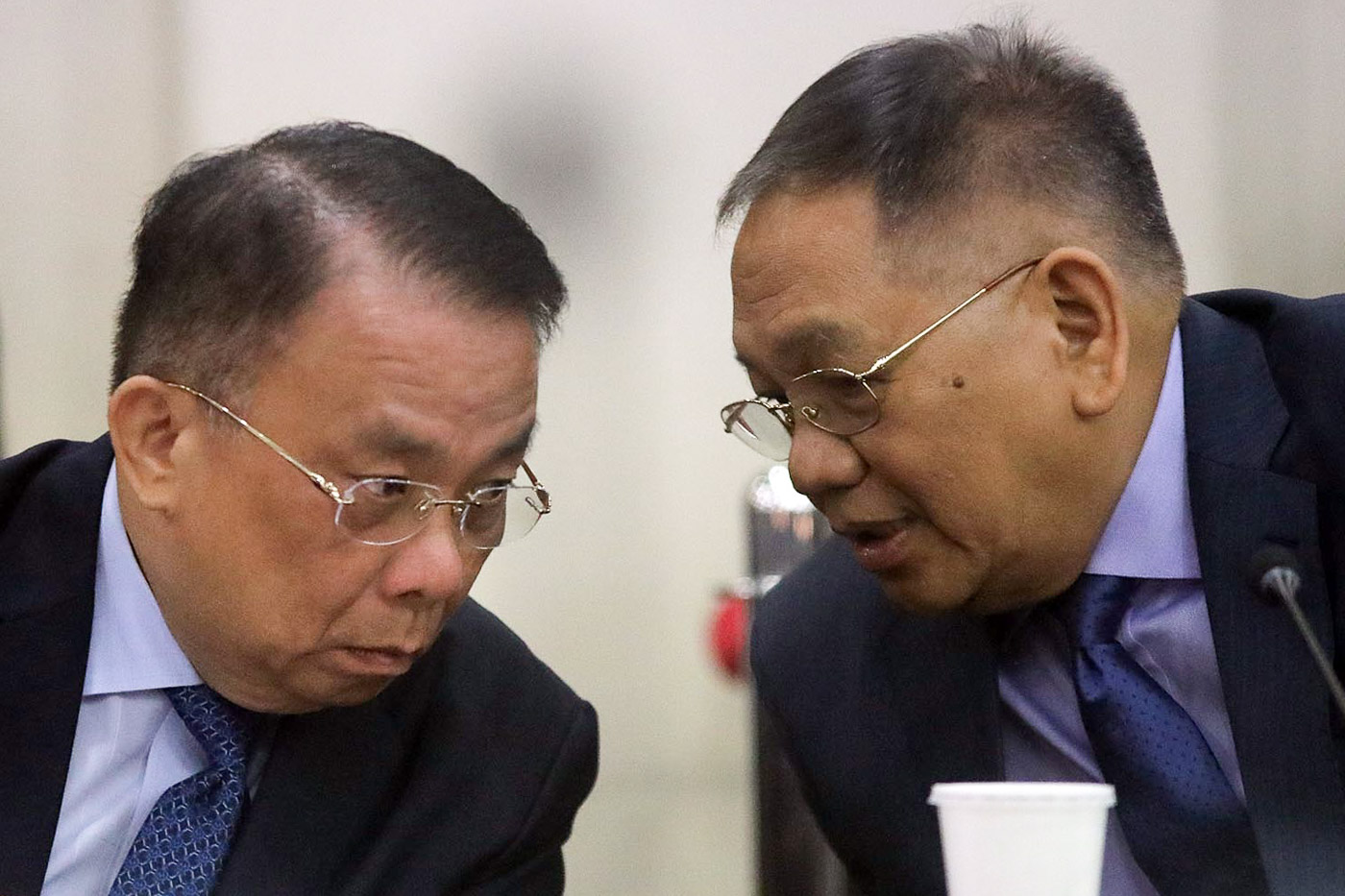 FLIP-FLOP DECISIONS. Supreme Court Associate Justices Diosdado Peralta (right) and Lucas Bersamin (left) vote similarly, and flip-flop similarly too on the PAL retrenchment case. File photo by Darren Langit/Rappler    