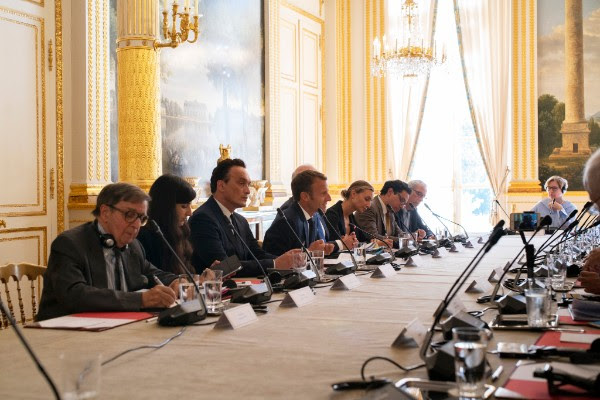 Members of the commission convene in Paris on September 11, 2018 with French President Emmanuel Macron to discuss the multilateral approach to combating fake news around the world. Photo by Yann Stofer 