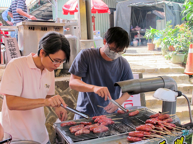 TAKE YOUR PICK. Maokong street food