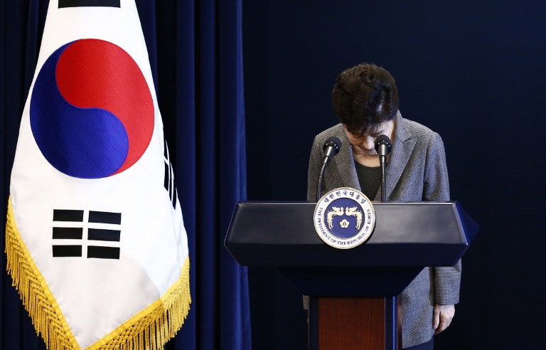 APOLOGETIC. In this file photo, South Korean President Park Geun-Hye bows during an address to the nation, at the presidential Blue House in Seoul on November 29, 2016. File photo by Jeon Heon-Kyun/AFP   