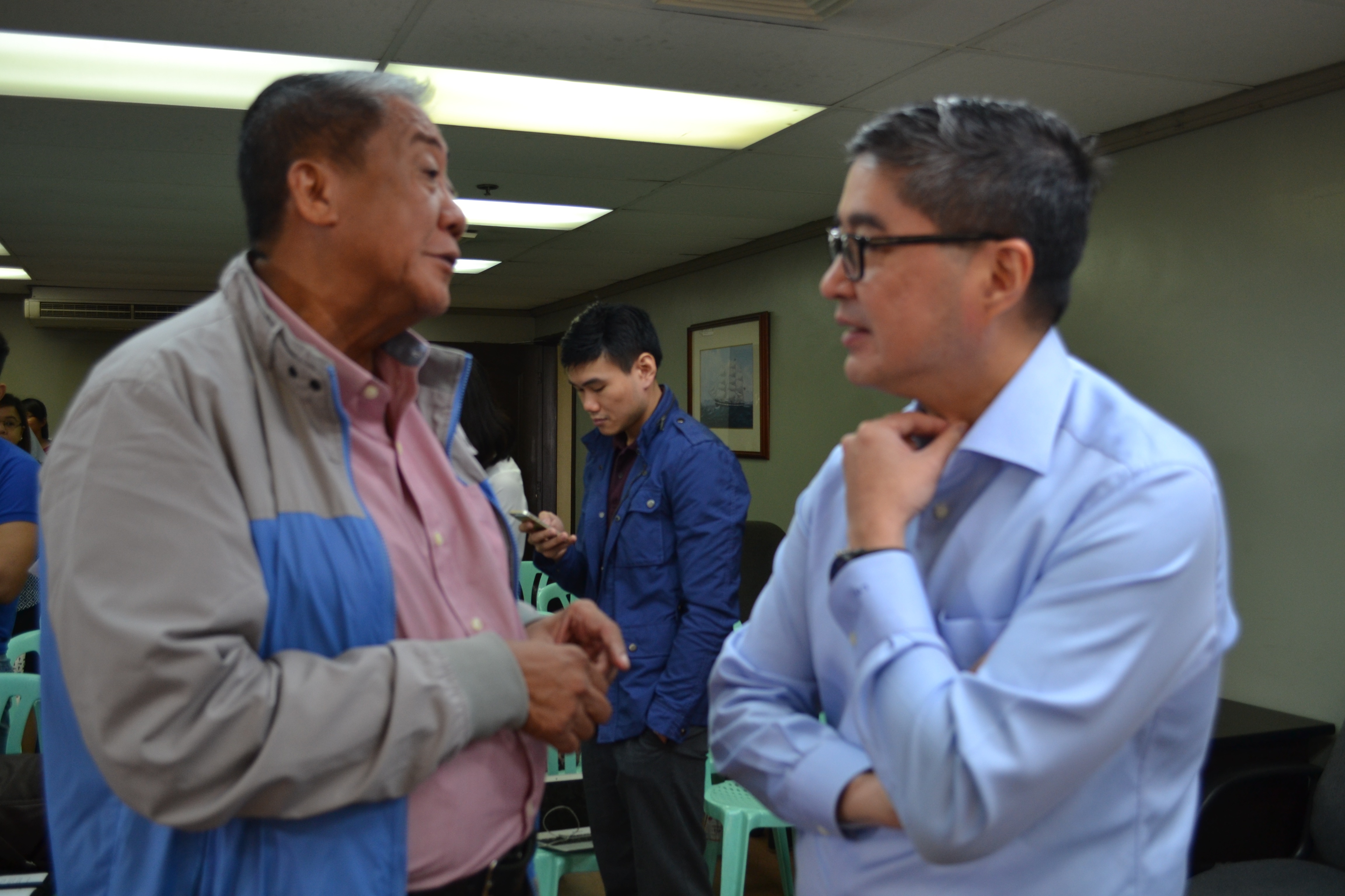 COLLABORATIVE. Tugade speaks with Cebu Pacific's Gokongwei. 