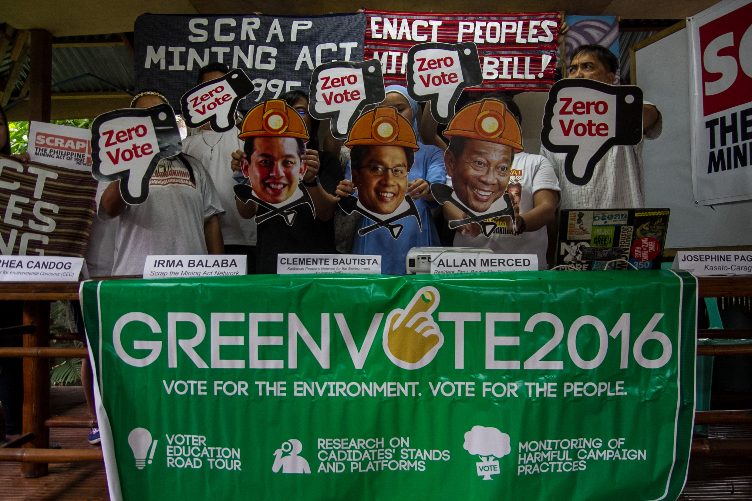 ZERO VOTE. Green groups urge the public not to vote candidates with ties to mining operations in the Philippines. Photo by Mark Saludes/Rappler 