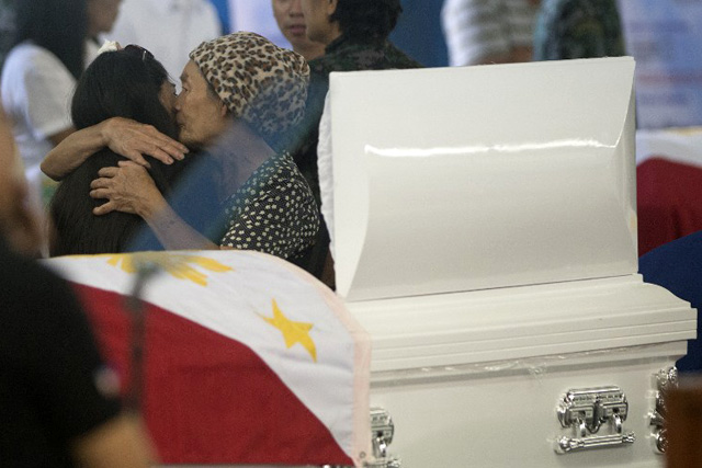 Relatives cry at the coffin of one of the 44 police commandos killed in a botched anti-terror operation during a necrological service at the Camp Bagong Diwa on January 30, 2015. Photo by Noel Celis/AFP 