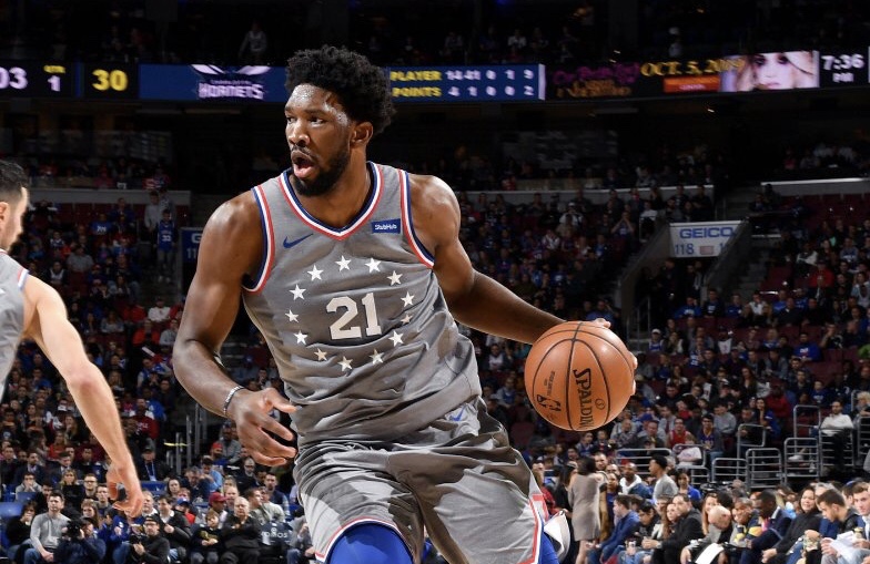 FIERY FOURTH. Sixers star Joel Embiid pumps in 16 of his 42 points in the 4th quarter. Photo from the NBA 