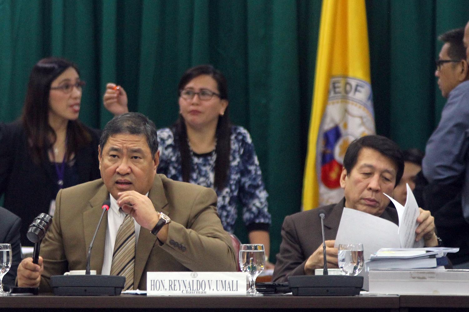 IMPEACHMENT CASE. Justice committee chairman Reynaldo Umali (center) presides the hearing on the determination of sufficiency of the grounds in the impeachment complaint against Chief Justice Maria Lourdes Sereno. Photo by Darren Langit/Rappler  