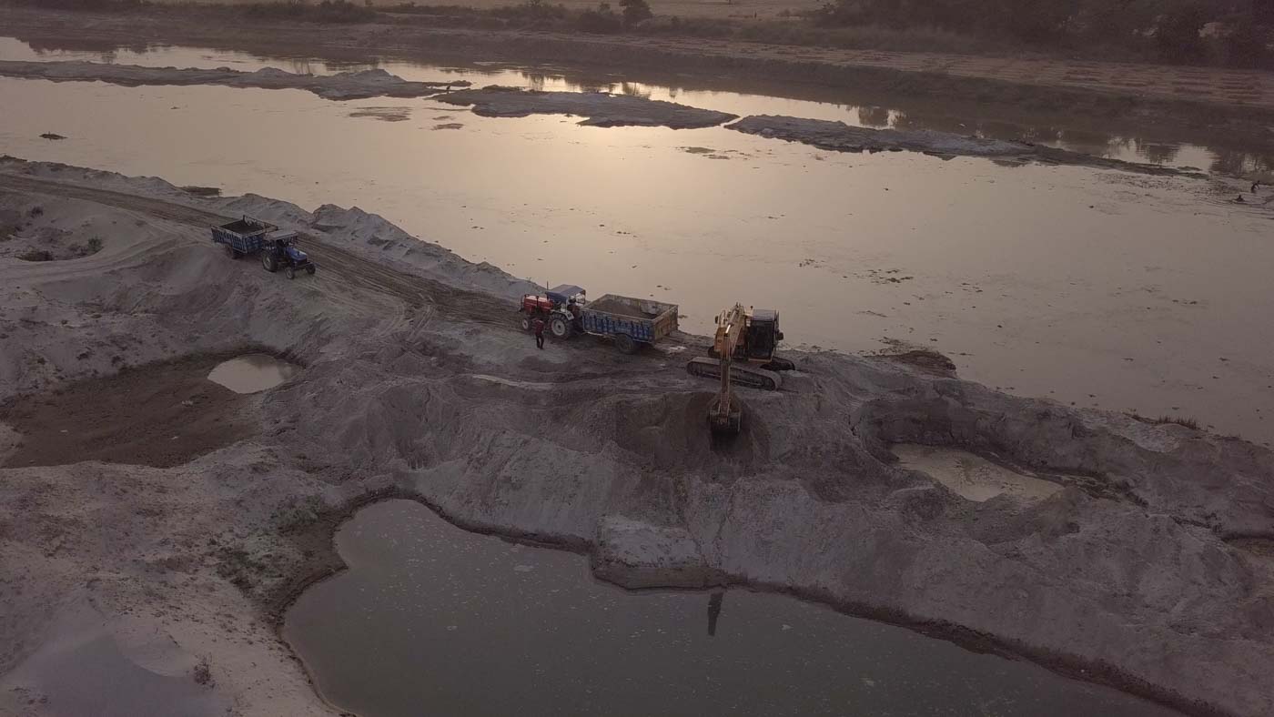 SAND MINING. Mining in Garra River near Sharajahanpur. Photo courtesy of Forbidden Stories  
