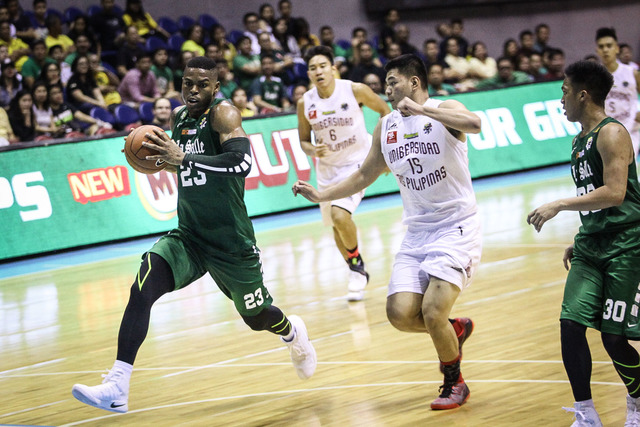 CHALK IT UP. Ben Mbala (L) was all over the floor in DLSU