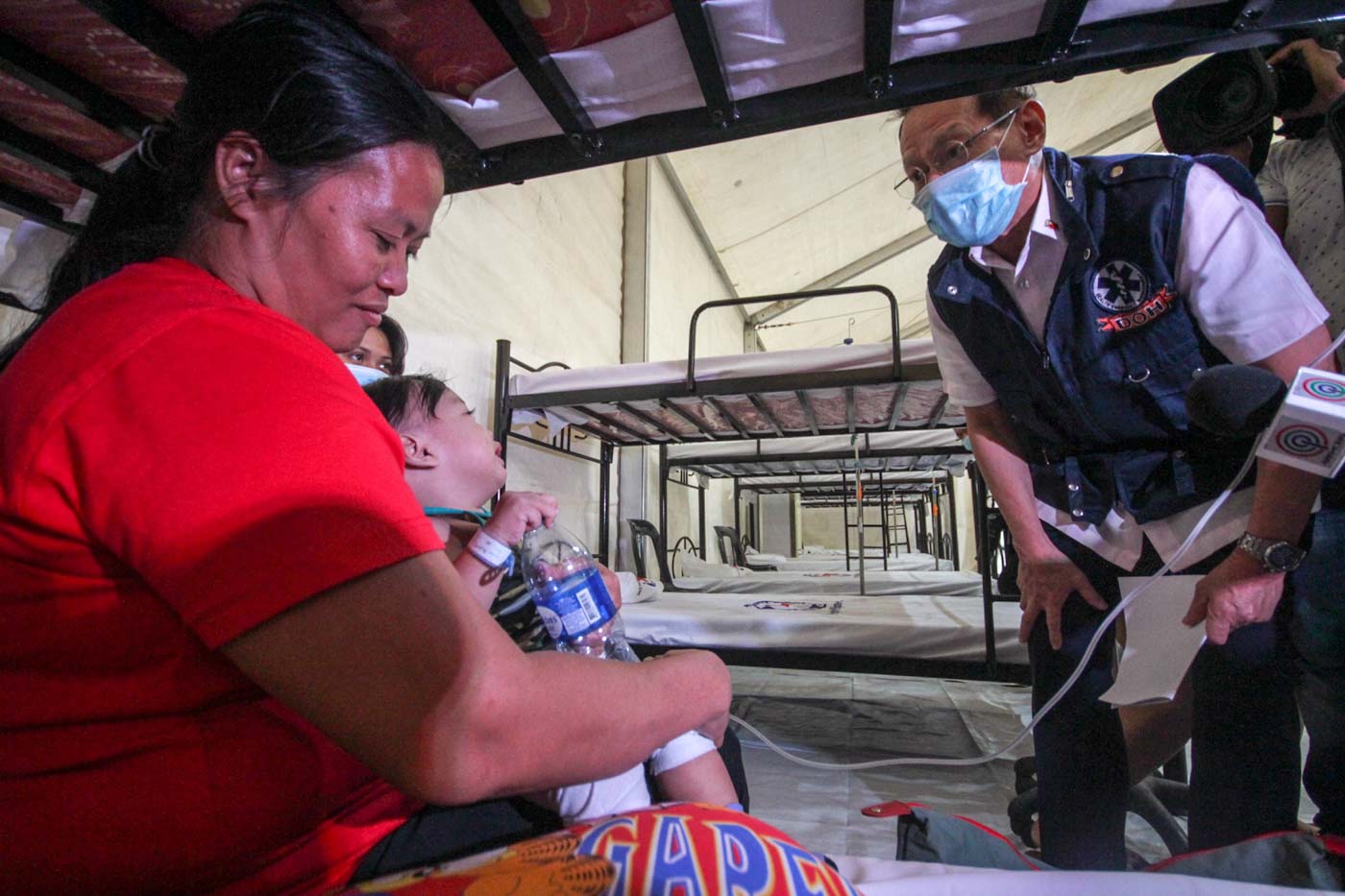 DISEASE SURVEILLANCE. A new law strengthens the reporting and surveillance of notifiable diseases like measles and dengue. File photo by Lito Borras/Rappler  