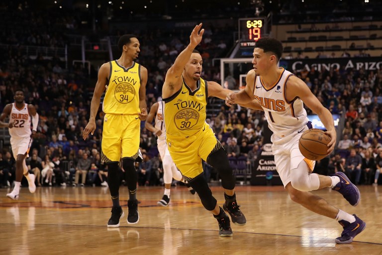 TOUGH DEFENSE. Phoenix star Devin Booker (right) gets to defend his All-Star three-point crown against a tough field that includes former champion Steph Curry. Photo by Christian Petersen/Getty Images/AFP 