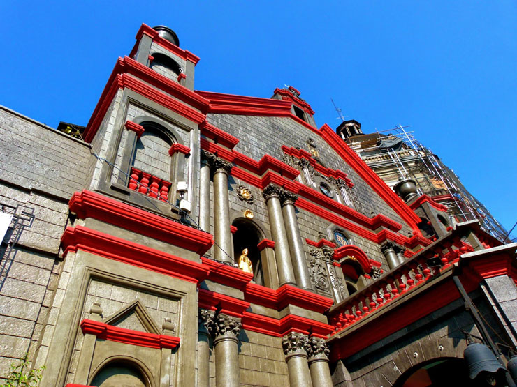 OLD AND NEW. Binondo Church has over 400 years of history, though now it is being rehabilitated, with some parts painted red. Photo by Julius Estur