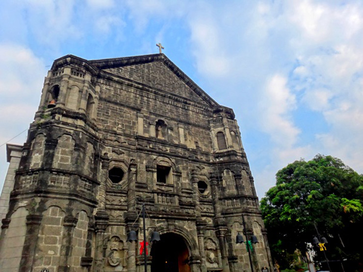 BAROQUE AND MUSLIM DESIGN. Malate Church has a Baroque design with Muslim elements like its trefoil arches. Photo by Rhea Claire Madarang