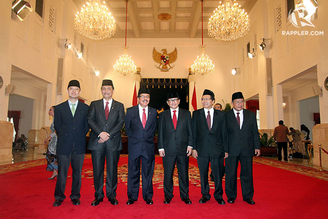 Enam pembantu baru Joko Widodo pada hari pelantikannya di Istana Negara. Foto: Gatta Dewabrata/Rappler 