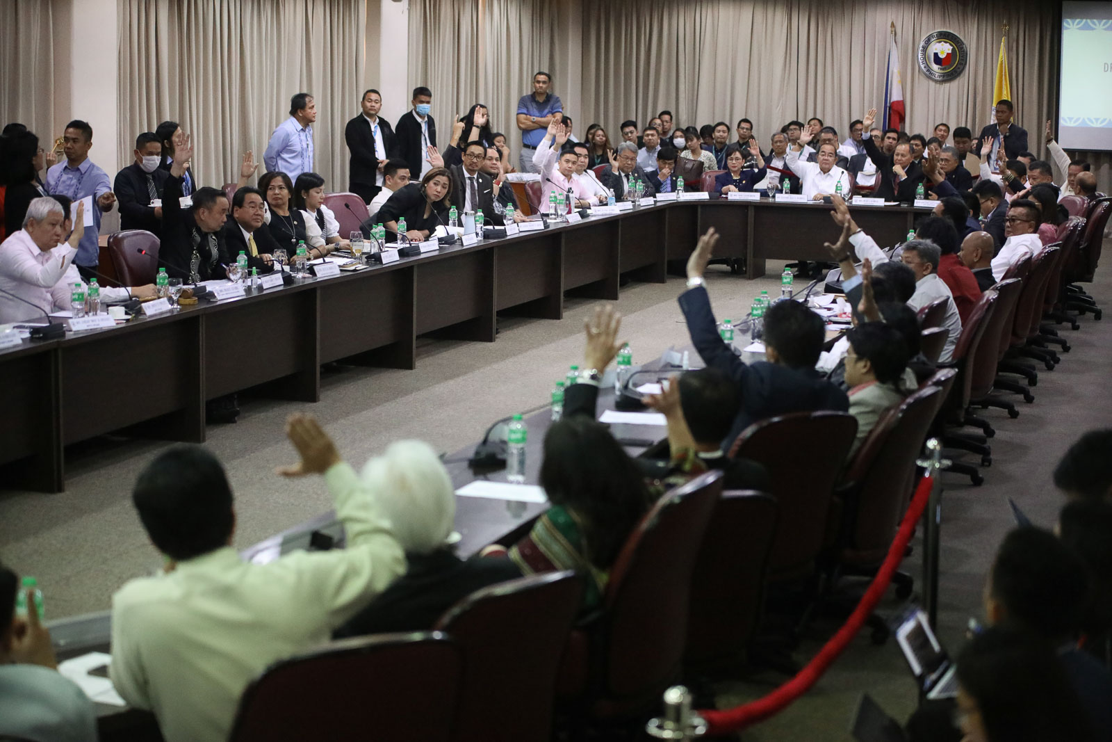 FRANCHISE HEARING. The House committee on legislative franchises vote on the ground rules for the hearings on the renewal of ABS-CBN's franchise on March 10, 2020. Photo by Darren Langit/Rappler  