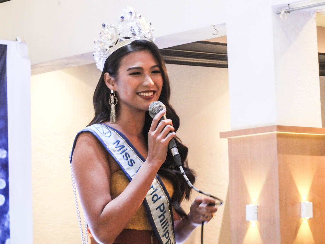 ALL OUT SUPPORT. Miss World Philippines 2019 Michelle Dee says mom Melanie Marquez and dad Derek Dee have been supporting her in different ways for the pageant. Photo by Alexa Villano/Rappler  