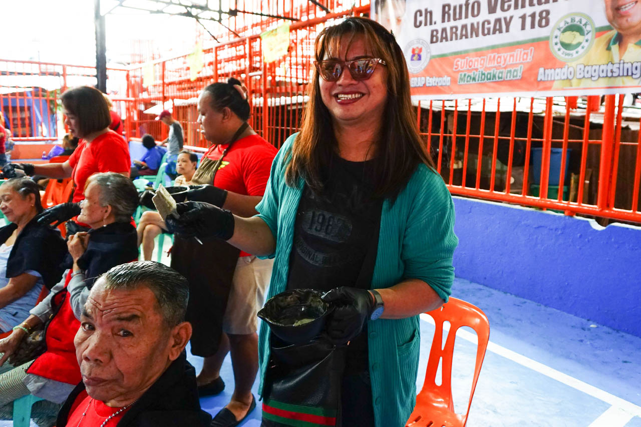 AJ. Barangay 35 kagawad AJ came up with the idea of having a 'Senior Citizen Salon Caravan.' Photo by Vernise L. Tantuco/Rappler      