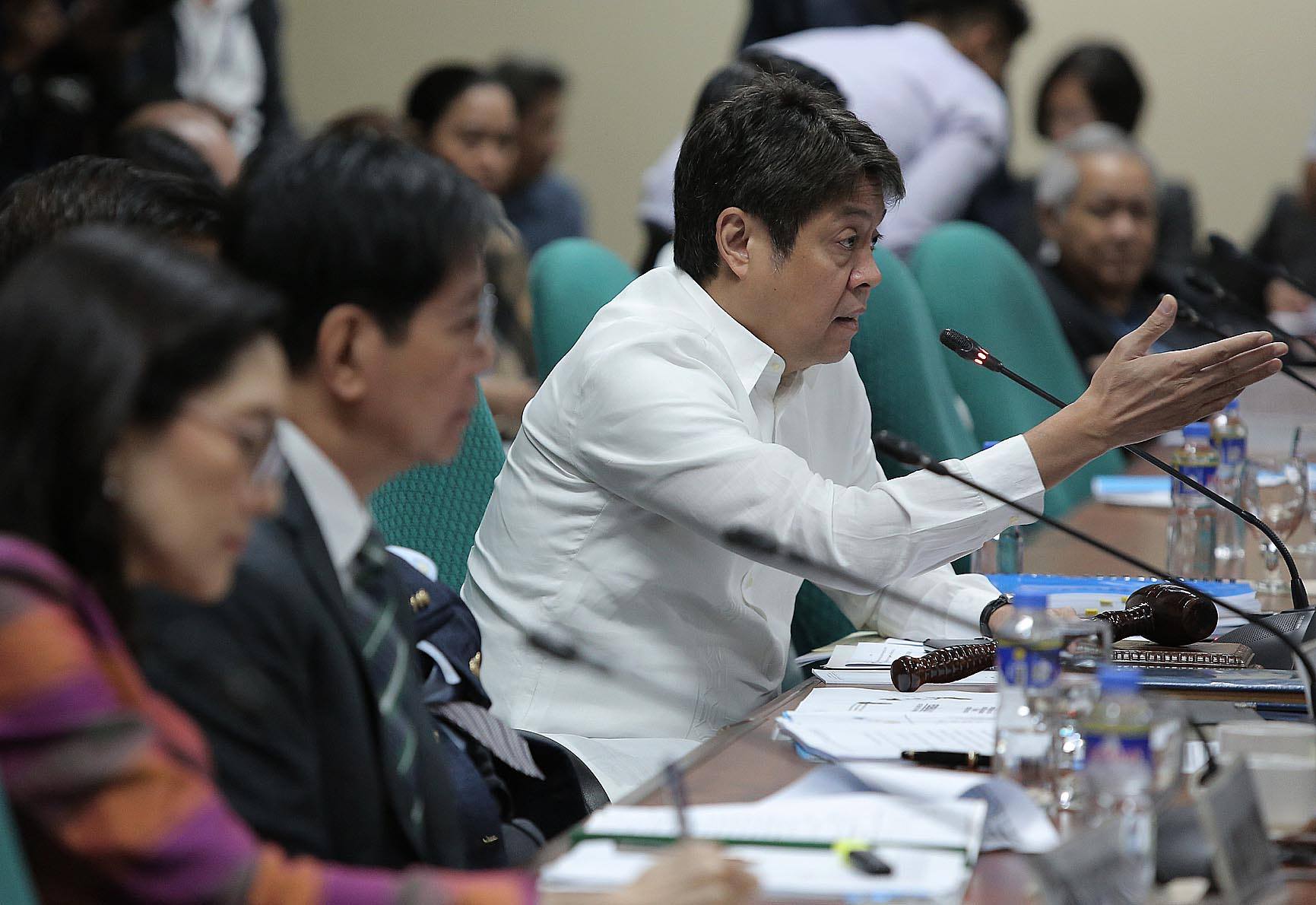 INFO DRIVE. Senators push for an information drive on charter change amid the public's opposition to federalism. File photo by Senate PRIB 