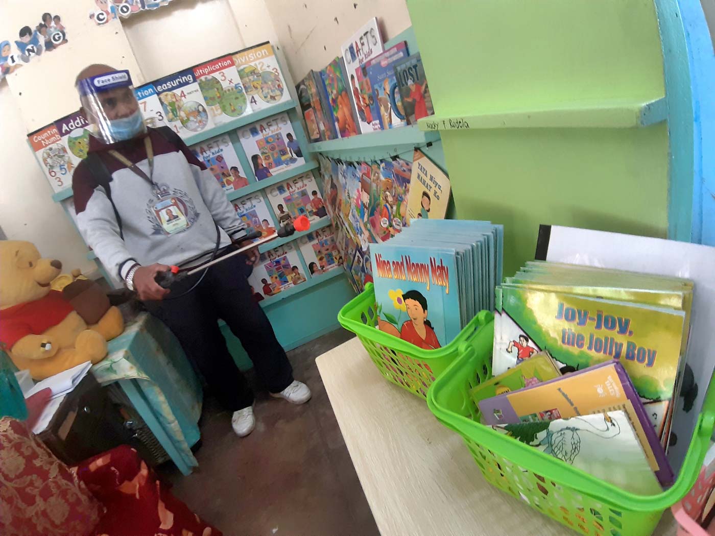 PREPARATION. A teacher at the Mabini Elementary School in Baguio City prepares emergency kits for students and disinfects the premises to prevent transmission of the coronavirus. Photo by Mau Victa/Rappler 
