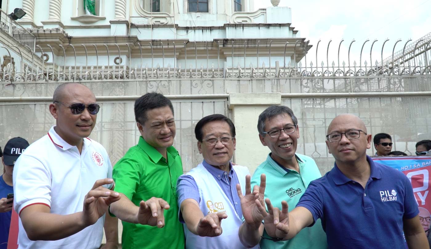 DEBATE CHALLENGE. Otso Diretso senatorial candidates show up at Plaza Miranda for their debate challenge against opponents from Hugpong ng Pagbabago, who were at a campaign event in Bulacan. Photo by Jeff Digma/Rappler 